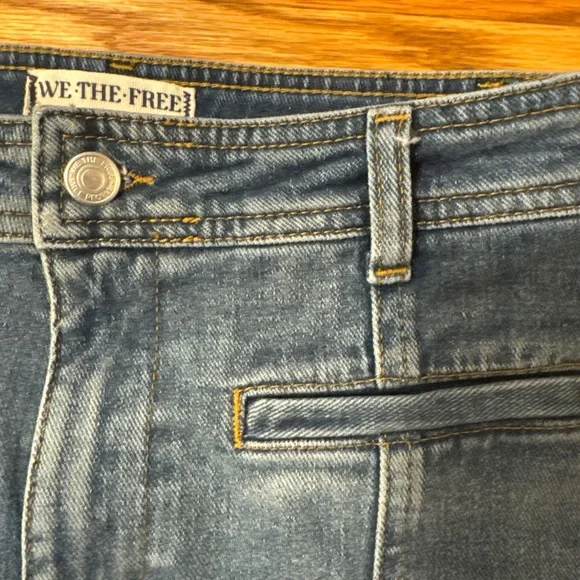 We The Free Women’s Flare Wash Jeans with Two Red Stars Detail Size 26 - Picture 3 of 8